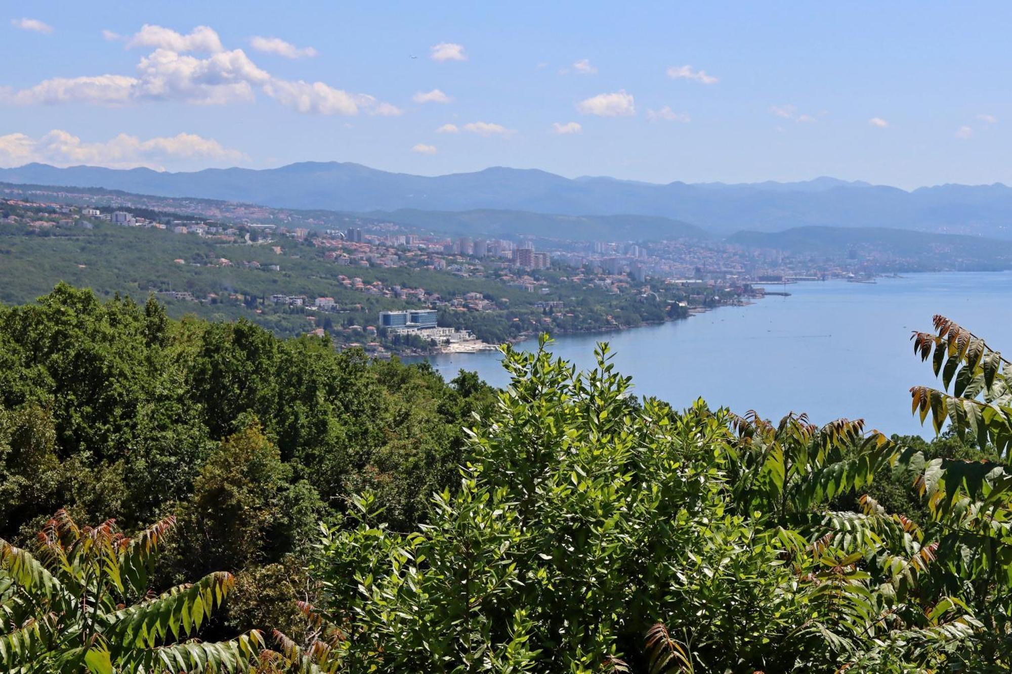 Apartments With A Parking Space Opatija - Pobri, Opatija - 7813 มาทุลยี ภายนอก รูปภาพ